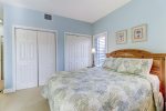 Guest bedroom with Queen bed and Day bed